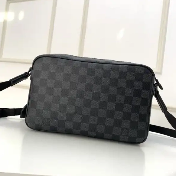 Affordable LOUIS BAG MESSENGER UTILITY VUITTON 0630